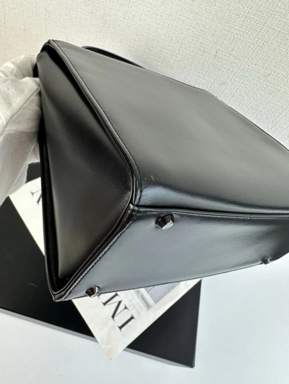 Givenchy Vintage Black Leather Top Handle Bag Maroquinerie Trapezoid Turn-lock - Picture 5 of 6